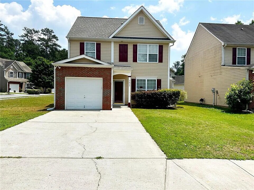 3824 Shenfield Dr in Union City, GA - Foto de edificio