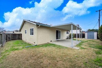 2024 Starling Way in Fairfield, CA - Foto de edificio - Building Photo