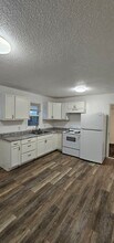 10716 Bennington Ave in Kansas City, MO - Foto de edificio - Building Photo