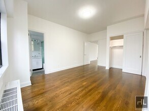 E 88th St in New York, NY - Foto de edificio - Building Photo