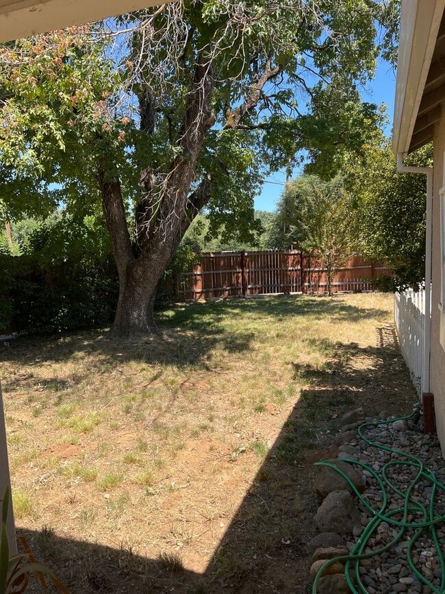 5785 Churn Crk Rd in Redding, CA - Building Photo - Building Photo