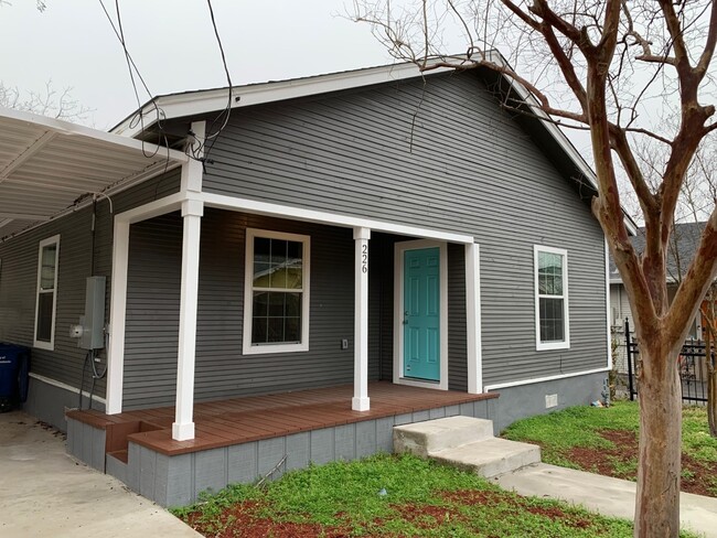 226 Douglas Way St