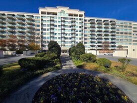 5450 Whitley Park Ter, Unit 912 in Bethesda, MD - Building Photo
