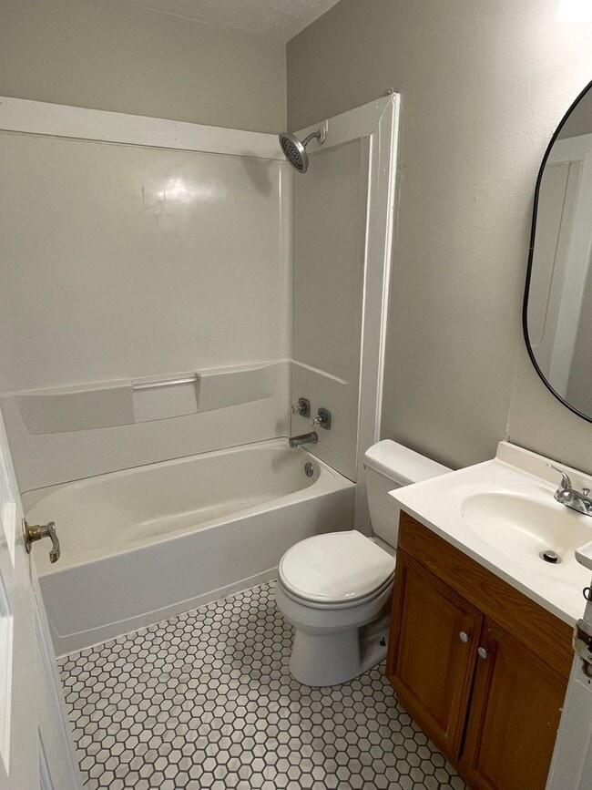 property at 3428 W Hamilton Ave