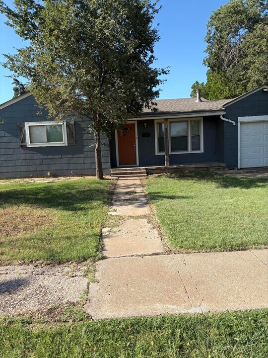 2601 40th St in Lubbock, TX - Building Photo