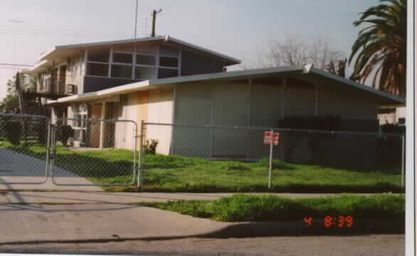 215 E Temple St in San Bernardino, CA - Foto de edificio - Building Photo