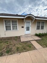 215 E 1st Ave in Hutchinson, KS - Building Photo