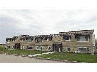 8 11th St N in New Rockford, ND - Foto de edificio