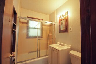 2731 SE Massachusetts Ave in Topeka, KS - Building Photo - Building Photo