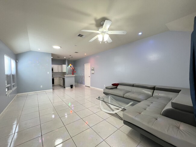 12746 Wisteria Park Dr