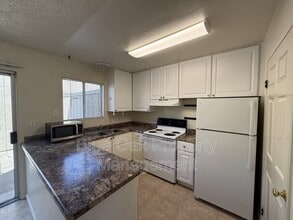 1152 Neal Dow Ave in Chico, CA - Building Photo - Building Photo