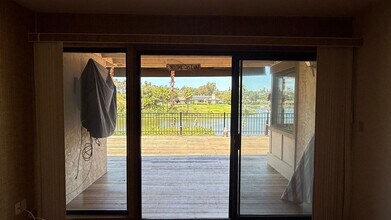 1610 Via La Plaza in San Marcos, CA - Building Photo - Building Photo