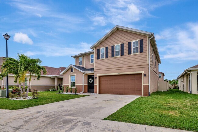 5700 NW Pine Trail Cir in Port St. Lucie, FL - Building Photo - Building Photo