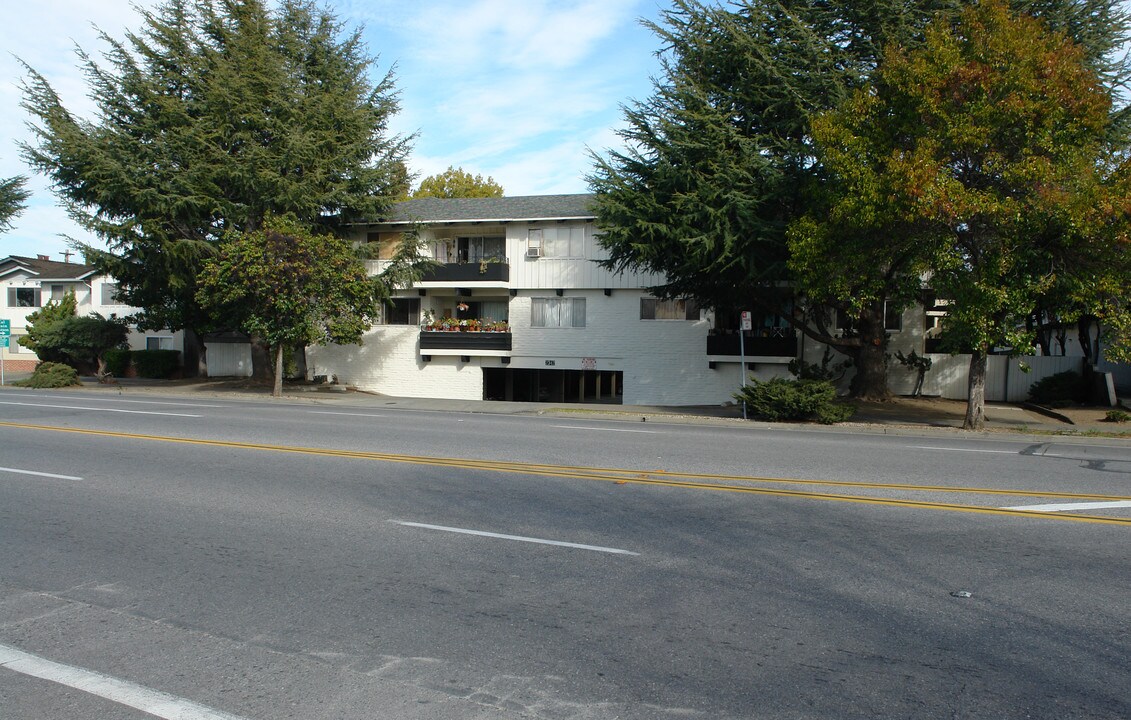 2342 California St in Mountain View, CA - Building Photo