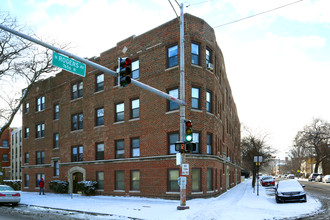 7622 N Sheridan Rd in Chicago, IL - Foto de edificio - Building Photo