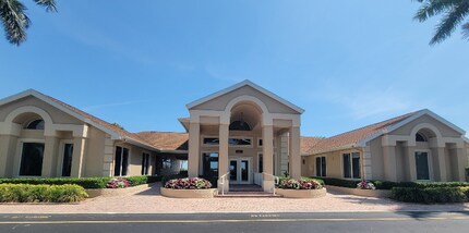 1961 E Crown Pointe Blvd in Naples, FL - Building Photo - Building Photo