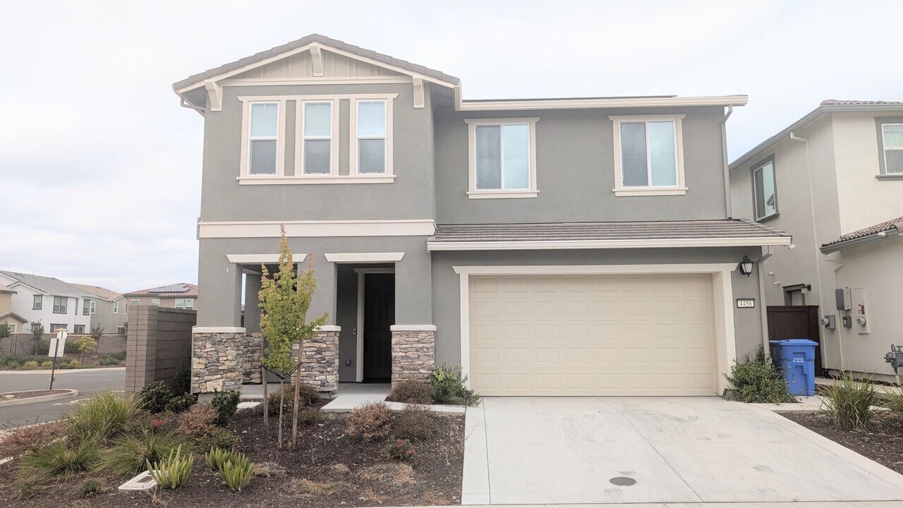 4456 Tucker Dr in Folsom, CA - Foto de edificio