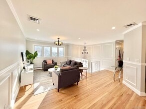 88 Stewart Ave in Hicksville, NY - Building Photo - Building Photo
