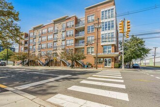 55 Mallory Ave in Jersey City, NJ - Foto de edificio - Building Photo