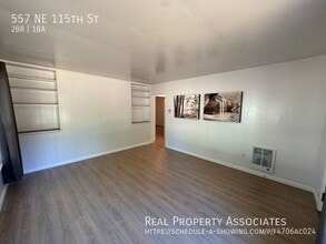 557 NE 115th St in Seattle, WA - Building Photo - Building Photo