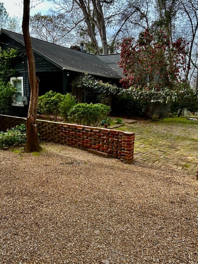 property at 1970 W Paces Ferry Rd NW