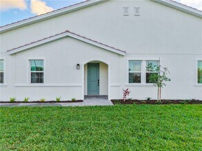 8735 Catamaran Dr in Naples, FL - Foto de edificio - Building Photo