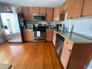 122 G St, Unit 3 in Boston, MA - Building Photo - Building Photo