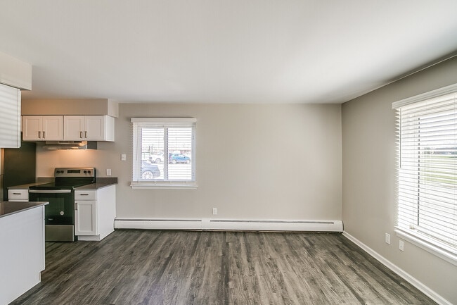 Poet Place Apartments in Riverview, MI - Foto de edificio - Building Photo