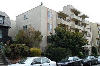 320 Park View Ter in Oakland, CA - Building Photo - Building Photo