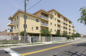 500 SW 19th Ave in Miami, FL - Foto de edificio - Building Photo