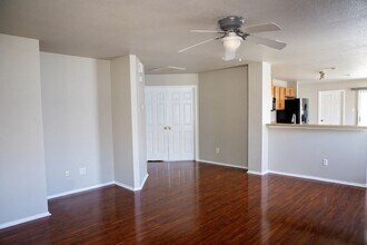 135 Holmstrom St in Hutto, TX - Building Photo - Building Photo