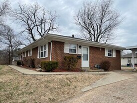 18 Englewood Dr, Unit 1 in Swansea, IL - Building Photo