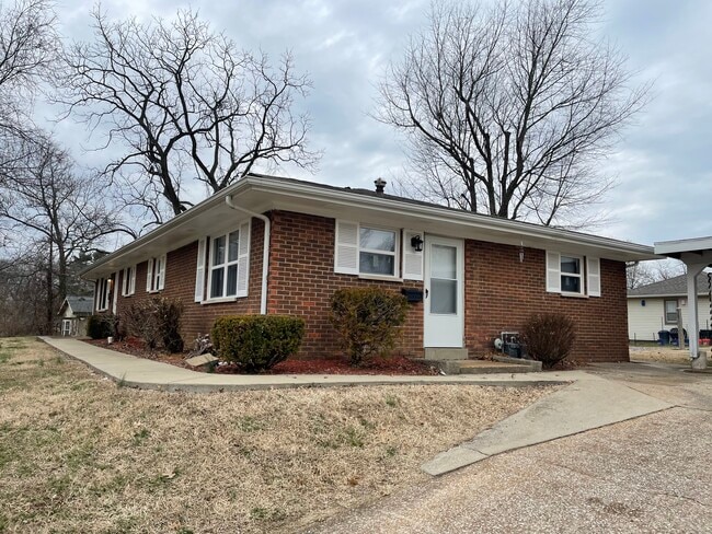 18 Englewood Dr, Unit 1