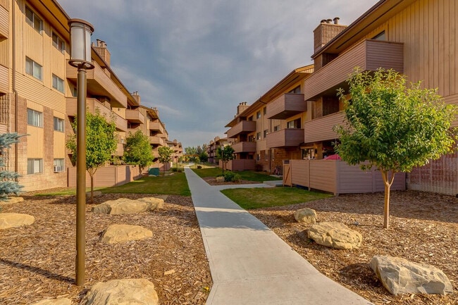 Glenmore Estates in Calgary, AB - Building Photo - Building Photo