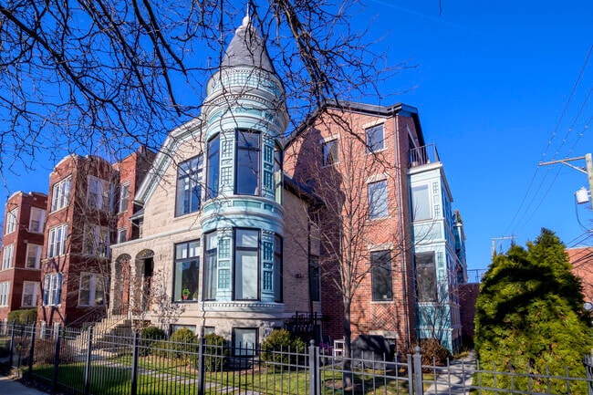 property at 1418 W Addison St