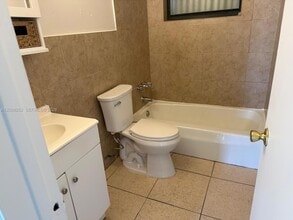 728 SW 7th St, Unit 1-2 in Hallandale Beach, FL - Building Photo - Building Photo