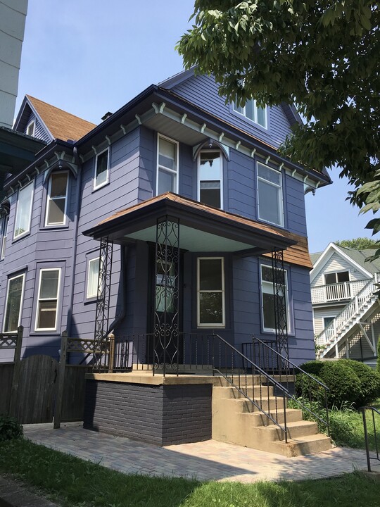 2465 S Howell Ave in Milwaukee, WI - Building Photo