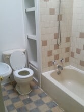 2134 E Oliver St in Baltimore, MD - Foto de edificio - Building Photo