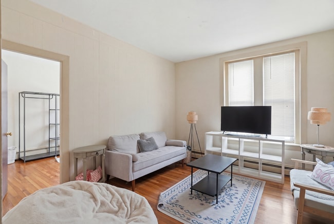 1466 Tremont St, Unit 2 in Boston, MA - Building Photo - Building Photo