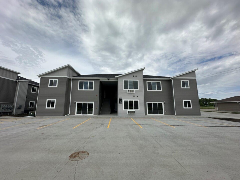 Archer Flats in Watertown, SD - Building Photo