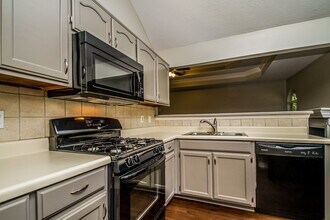 1502 Amberwood Cir in Murfreesboro, TN - Foto de edificio - Building Photo