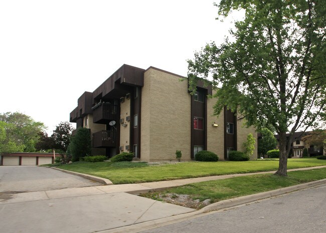 3009 Heritage Dr in Joliet, IL - Building Photo - Building Photo