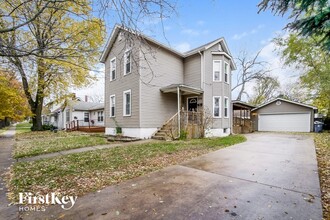 524 S Broadway in Aurora, IL - Foto de edificio - Building Photo