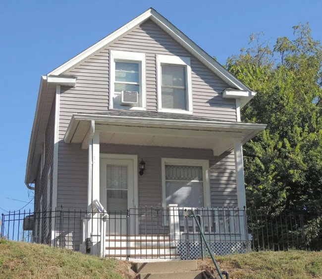 229 14th Ave in Moline, IL - Building Photo - Building Photo