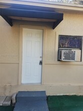 842 NW 107th St in Miami, FL - Building Photo - Building Photo