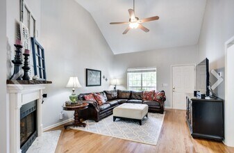 2214 Falcon Creek Dr in Franklin, TN - Building Photo - Building Photo