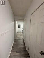 237-237 Crawford Ave in Windsor, ON - Building Photo