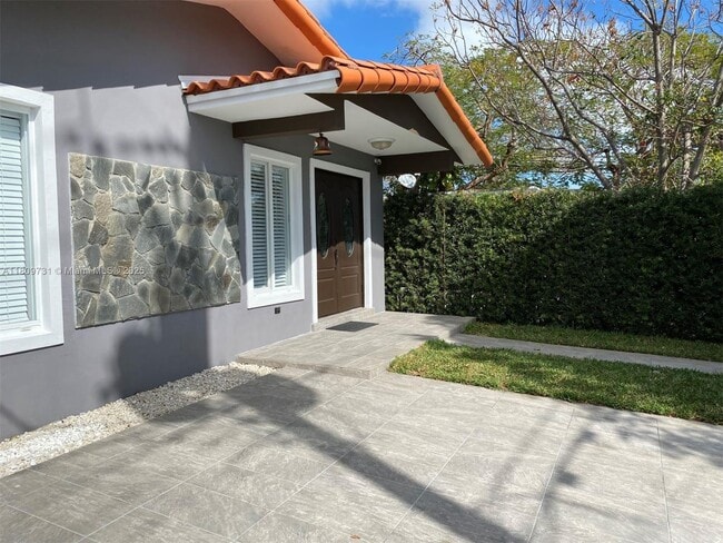 property at 3211 SW 27th St