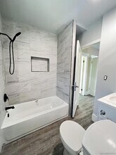 4060 Oakcrest Dr in San Diego, CA - Building Photo - Building Photo