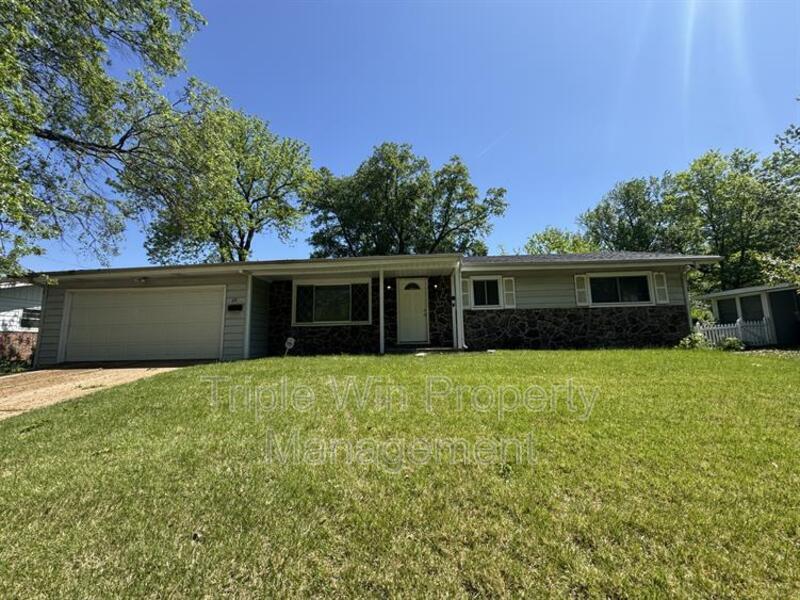 48 Wayside Dr in Ferguson, MO - Building Photo